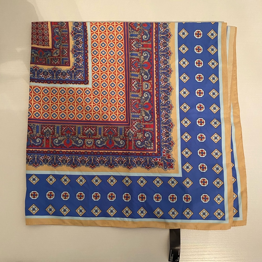 Express tie scarf